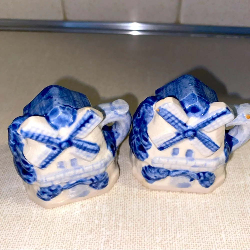 Vintage Windmill Salt And Pepper Shakers Japan White with Blue‎